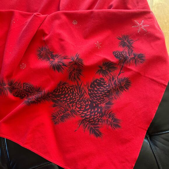 Vtg Christmas CALIFORNIA HAND PRINTS Tablecloth circa 1950s 60" x 52" Red silver - Picture 6 of 12